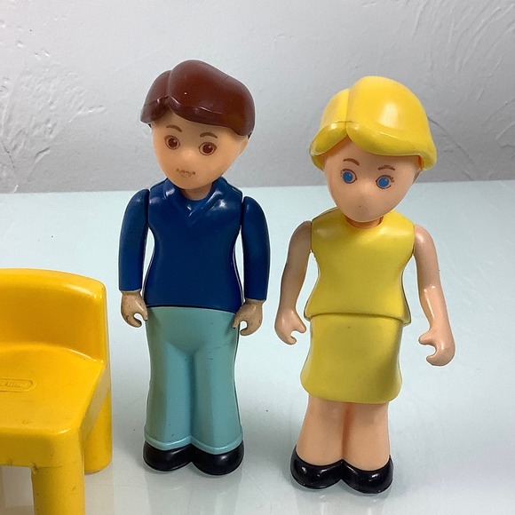 Little Tikes dollhouse mom dad son table two chairs bundle of 6 - Picture 4 of 12